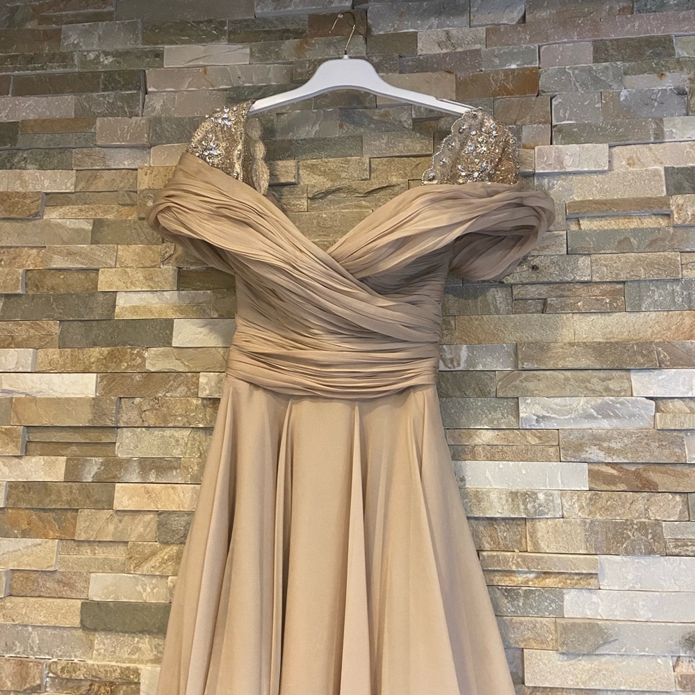 Dress - Picture 4 of 4